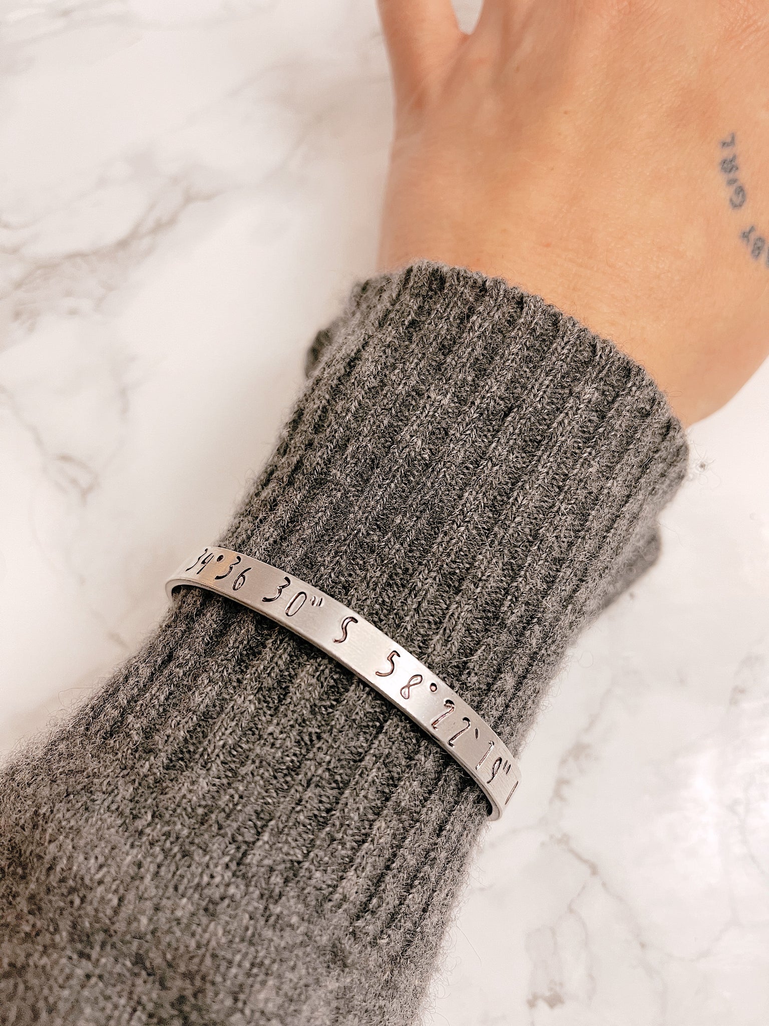 Bracciale personalizzato SLIM - font classic - Wanderlust Factory® ☽ Mobile Fashion Boutique 