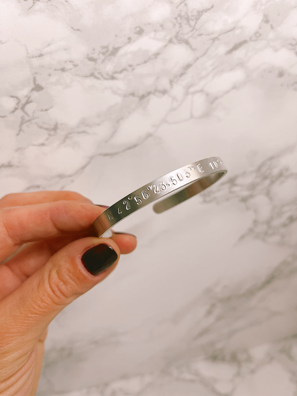 Bracciale personalizzato SLIM - font MINI - Wanderlust Factory® ☽ Mobile Fashion Boutique 